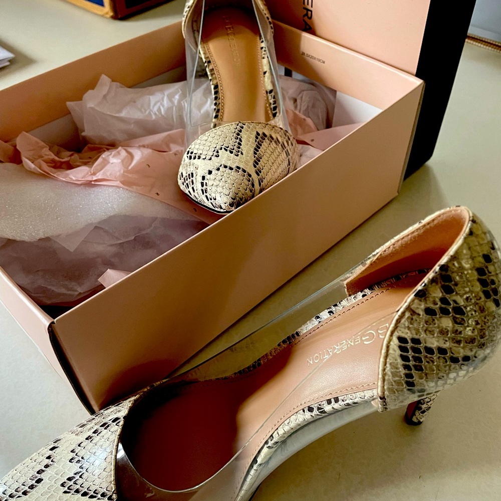 Never worn size 8 python print/clear pump